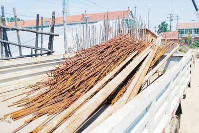 工地建材接連丟失 看門人被買通放小偷進(jìn)門(圖)